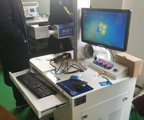 标签标牌激光刻字机