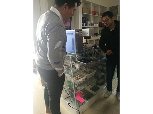 珠宝门店用小型激光打标机