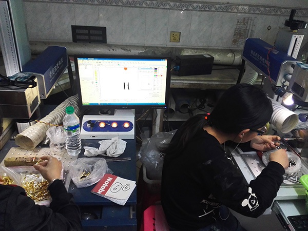 五金零件激光打标